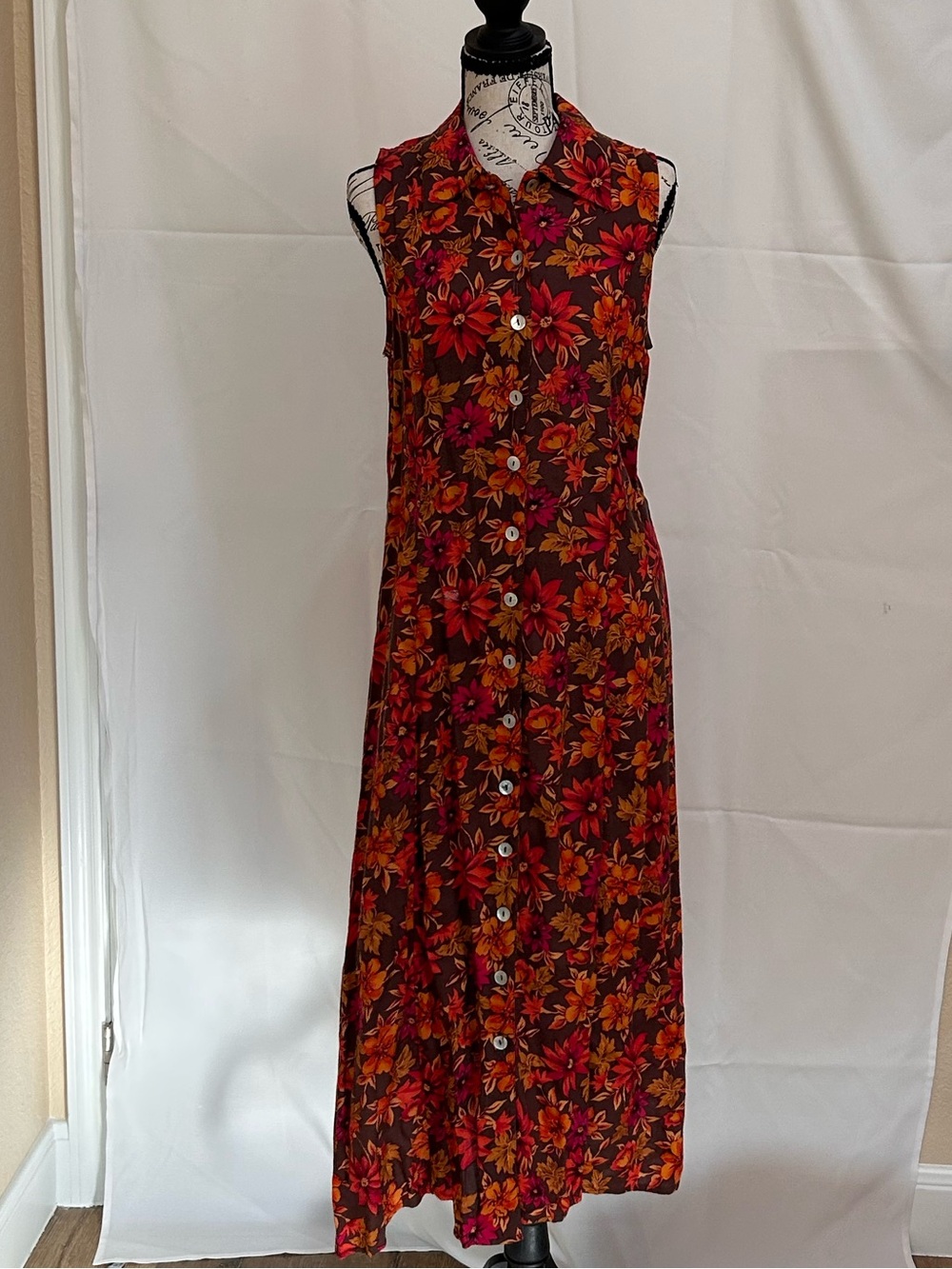 Sleeveless Button-Front Floral Maxi Dress in Burgundy/sun dress